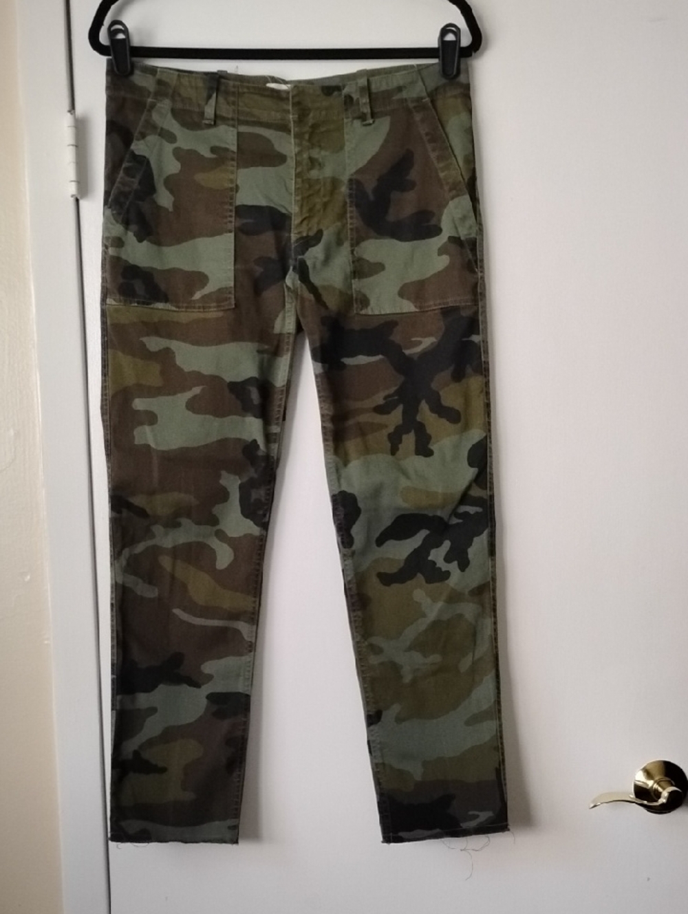 NWOT Raw Hem Ankle Camo Pants 6 Flaw